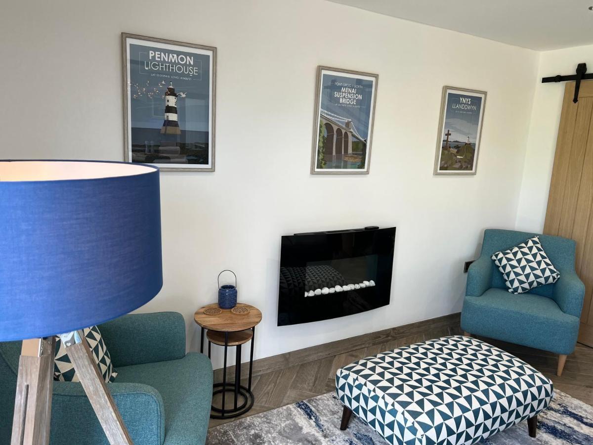 Stylish Modern Home With Parking Enclosed Garden Holyhead Esterno foto