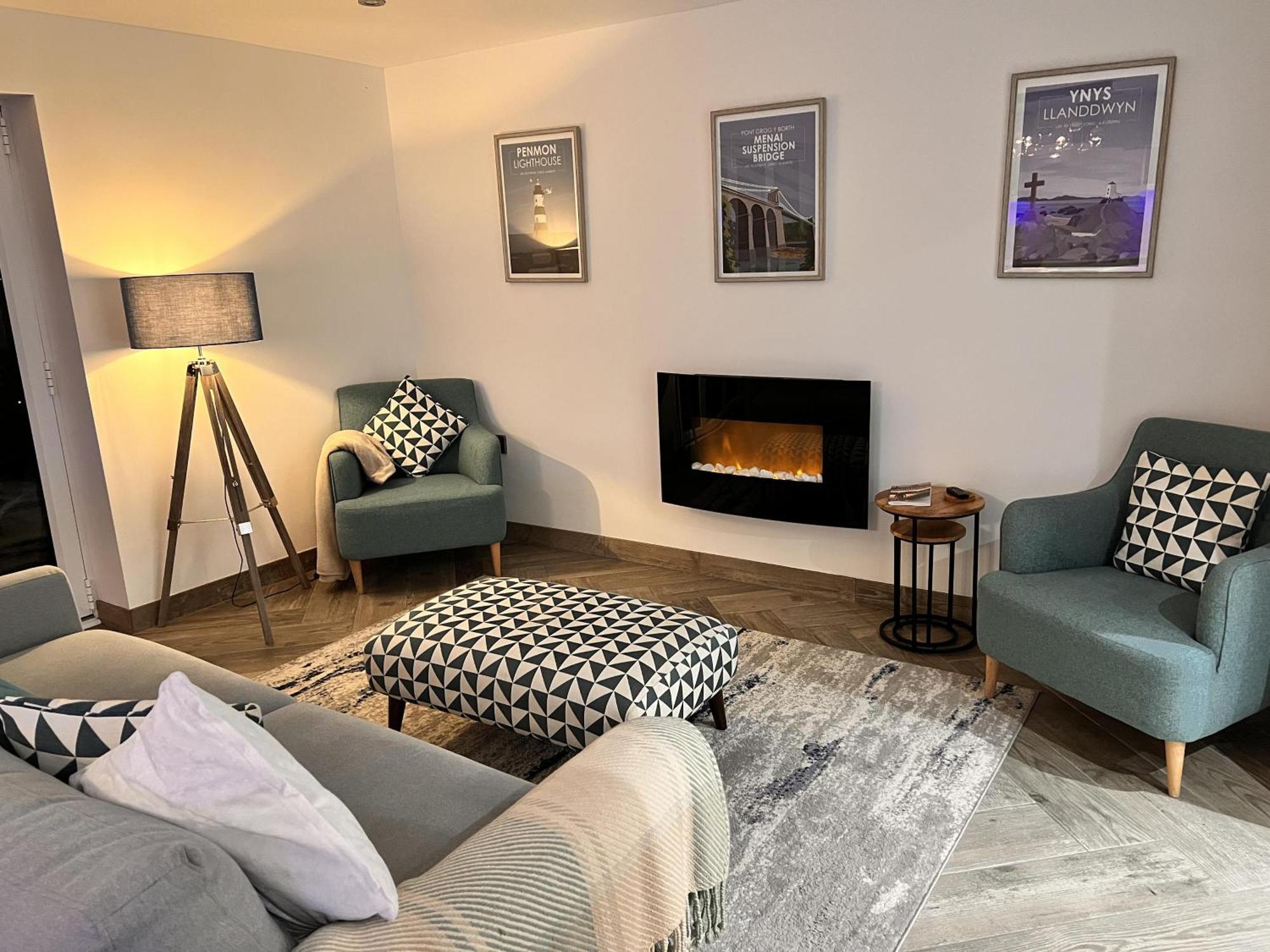 Stylish Modern Home With Parking Enclosed Garden Holyhead Esterno foto