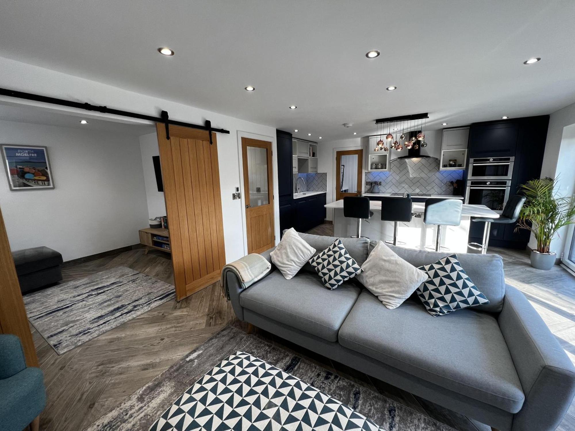 Stylish Modern Home With Parking Enclosed Garden Holyhead Esterno foto