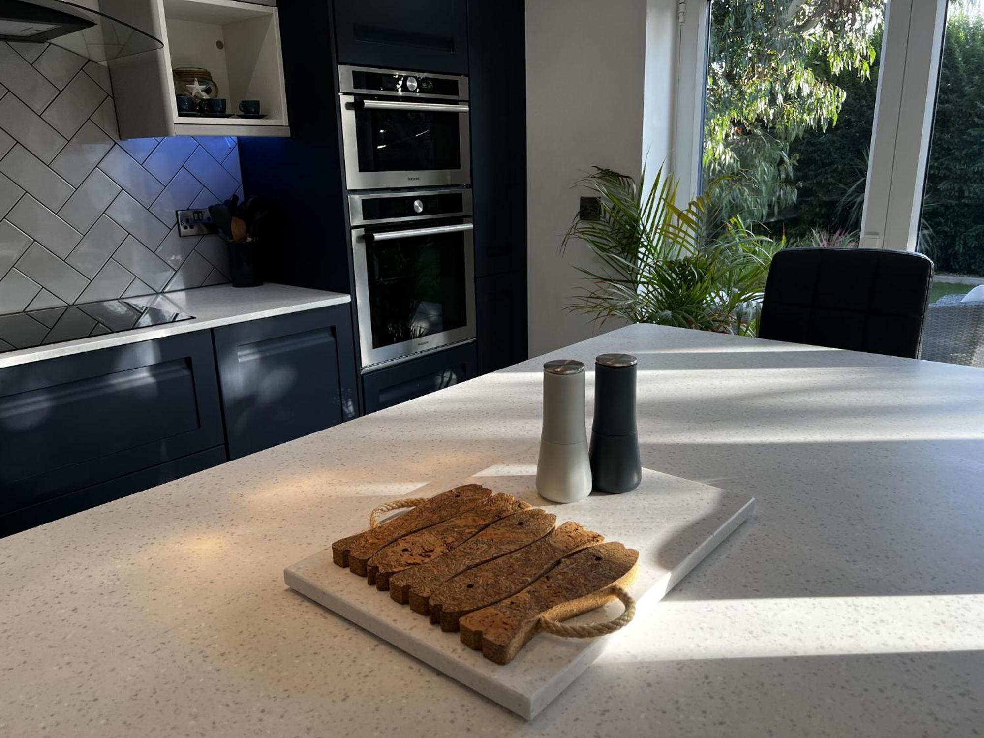 Stylish Modern Home With Parking Enclosed Garden Holyhead Esterno foto